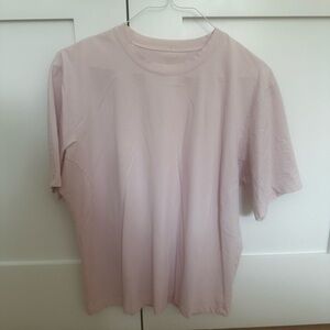 Men’s lululemon T-shirt - size large - light pink color
